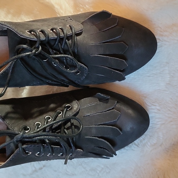 NWT! Black Leather High Heels with Fringe! Size 39! - Picture 13 of 13
